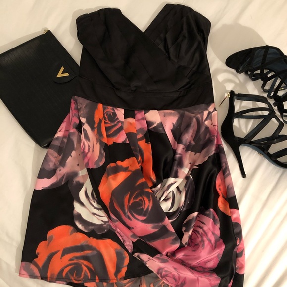 Cute mini party dress with floral print - Picture 2 of 5